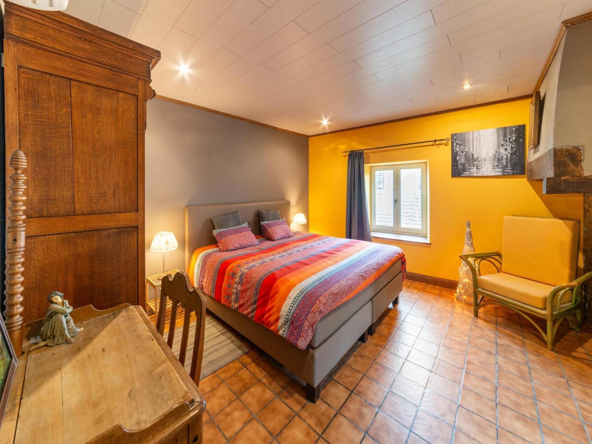 Holiday Home With Bubble Bath Florenville Bagian luar foto