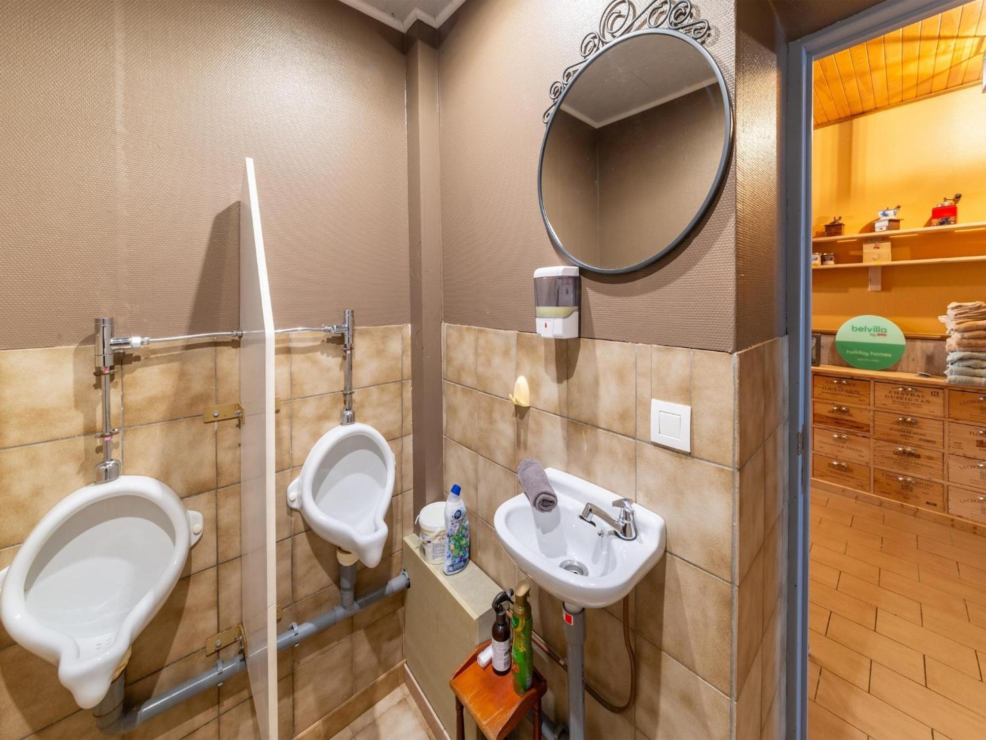 Holiday Home With Bubble Bath Florenville Bagian luar foto