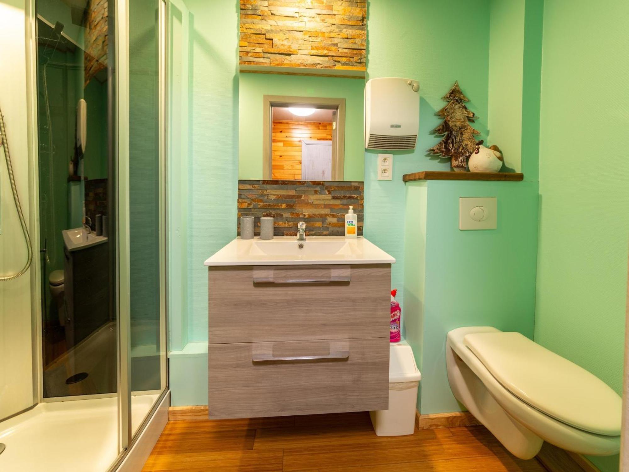 Holiday Home With Bubble Bath Florenville Bagian luar foto