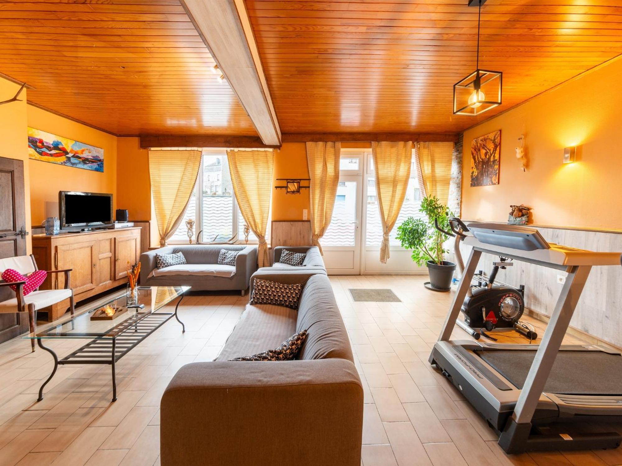 Holiday Home With Bubble Bath Florenville Bagian luar foto